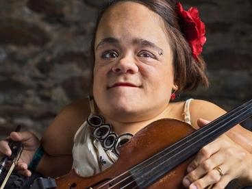 Gaelynn Lea holding a violin