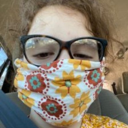 Woman wearing a face mask
